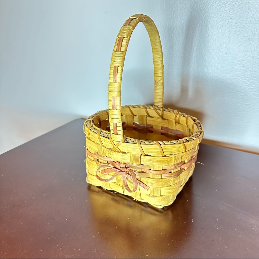 Vintage Split Wood Basket with Handle & Pink Wooden Bow - Picture 3 of 10